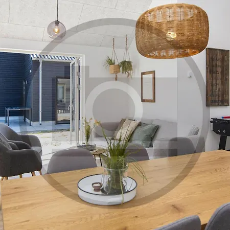 4 Bedroom Stunning In * Glesborg