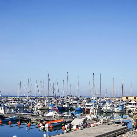 4 Bedroom Stunning In Prázdninový dům Glesborg